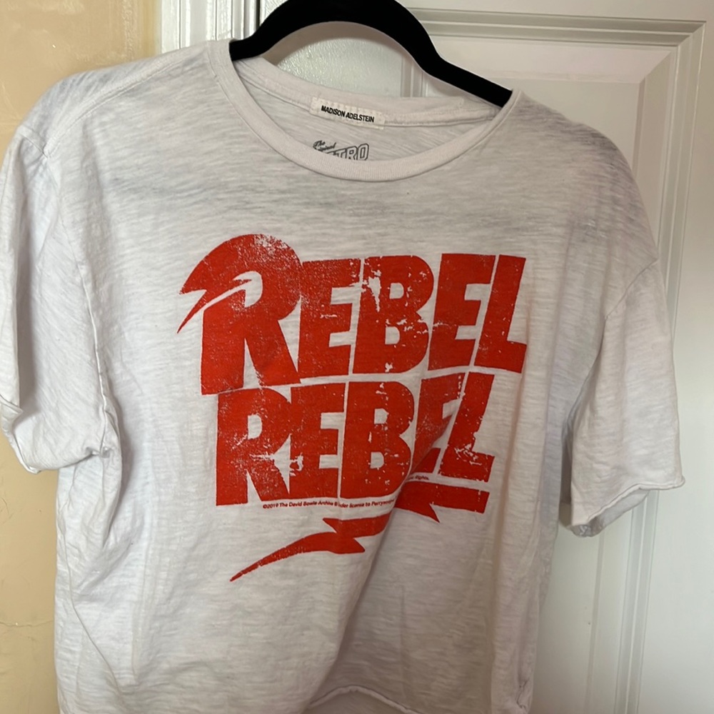 The retro brand graphic tee